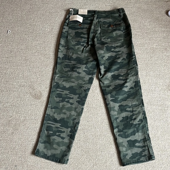 Camo Universal Thread straight leg jeans - Picture 4 of 8